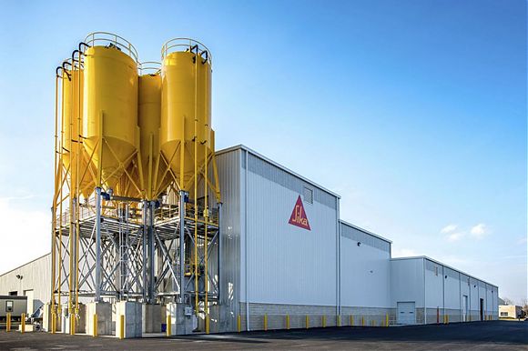 Швейцарский химический концерн Sika открыл своё первое производство добавок в бетон, которые широко используются в строительстве для модификации бетона. Предприятие с максимальной производственной мощностью 3,5 тыс. тонн добавок в бетон в год расположено в городе Артеме
